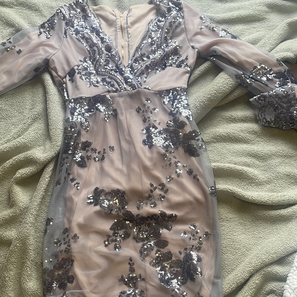 Dresses & Skirts - It’s tan squien dress long sleeve short dress it’s used never worn